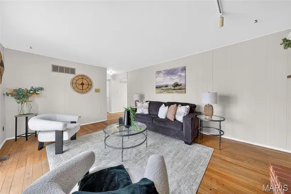 $2,695 | 1287 Still House Creek Road, Chesterfield, MO 63017