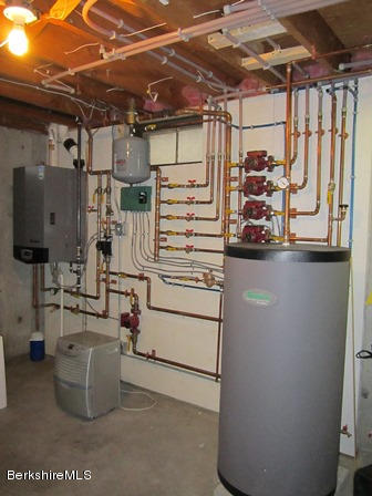 240 Sand Springs Road Williamstown, MA 01267 - Photo 22 of 25 manifold