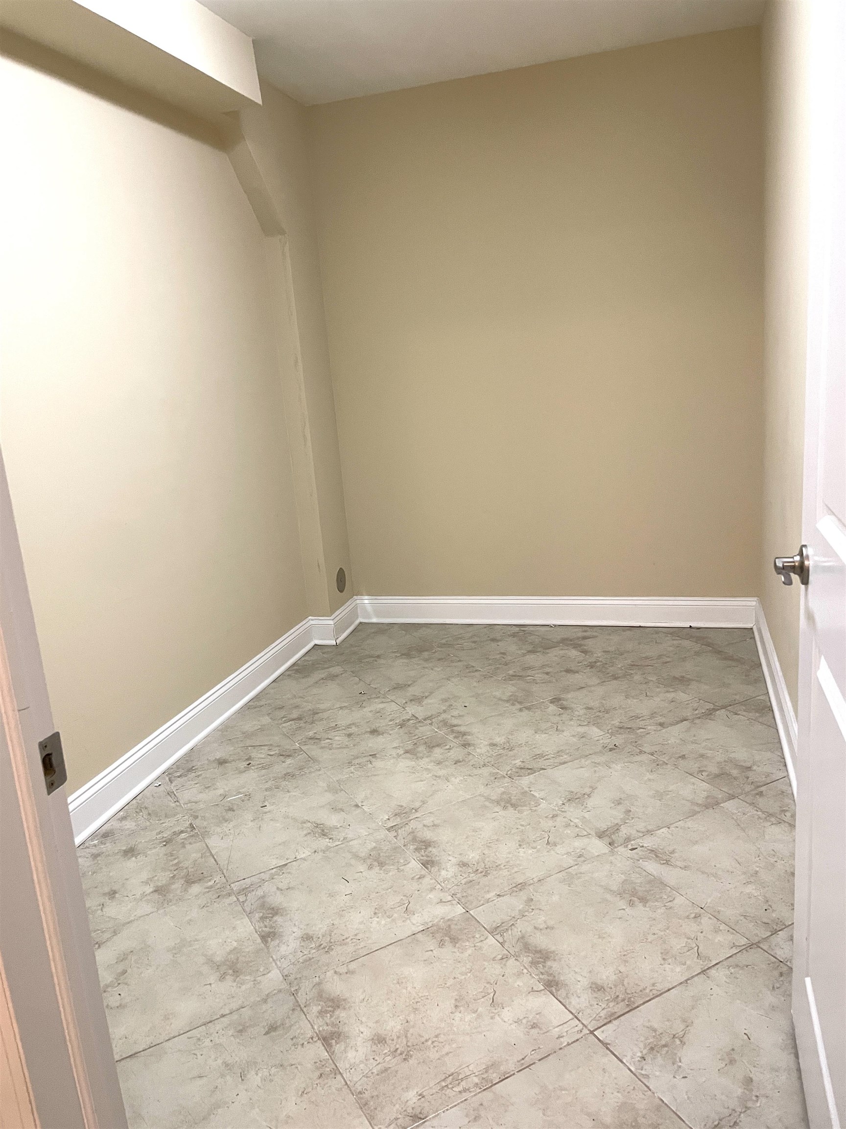 734 County Avenue, Unit B2 Secaucus, NJ 07094 - Photo 3 of 19 a view of room