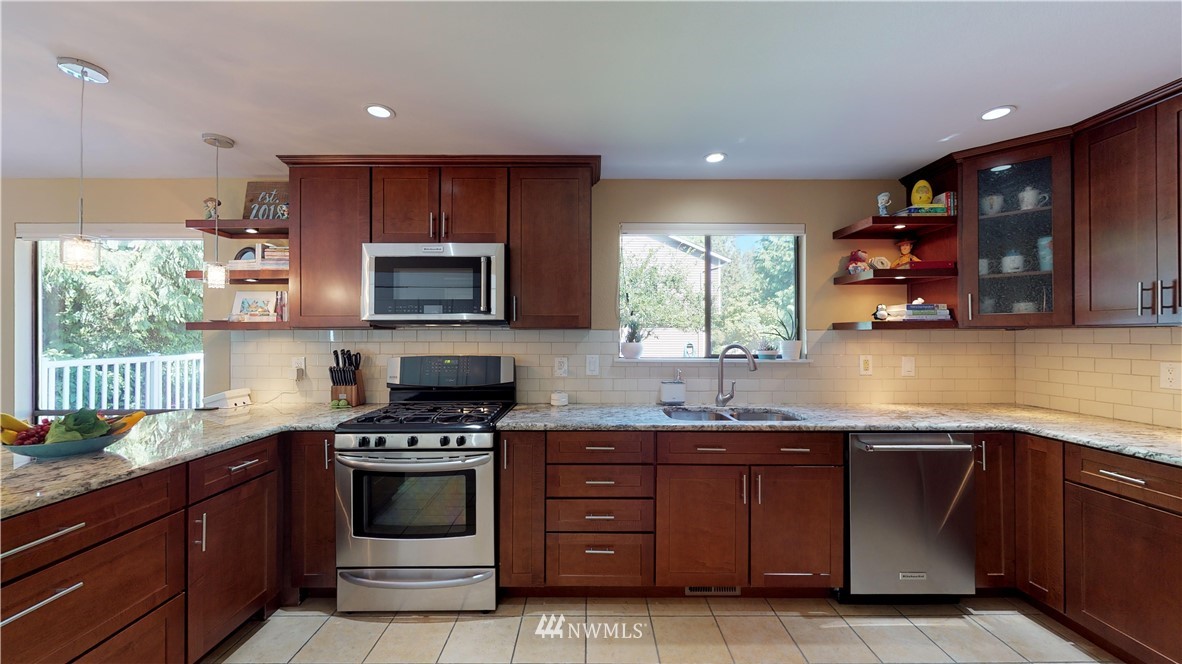 16018 Southeast 166 Street Renton, WA 98058 - Photo 6 of 24 Gallery Image 6