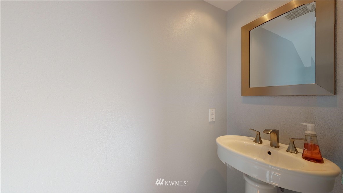 16018 Southeast 166 Street Renton, WA 98058 - Photo 10 of 24 Gallery Image 10