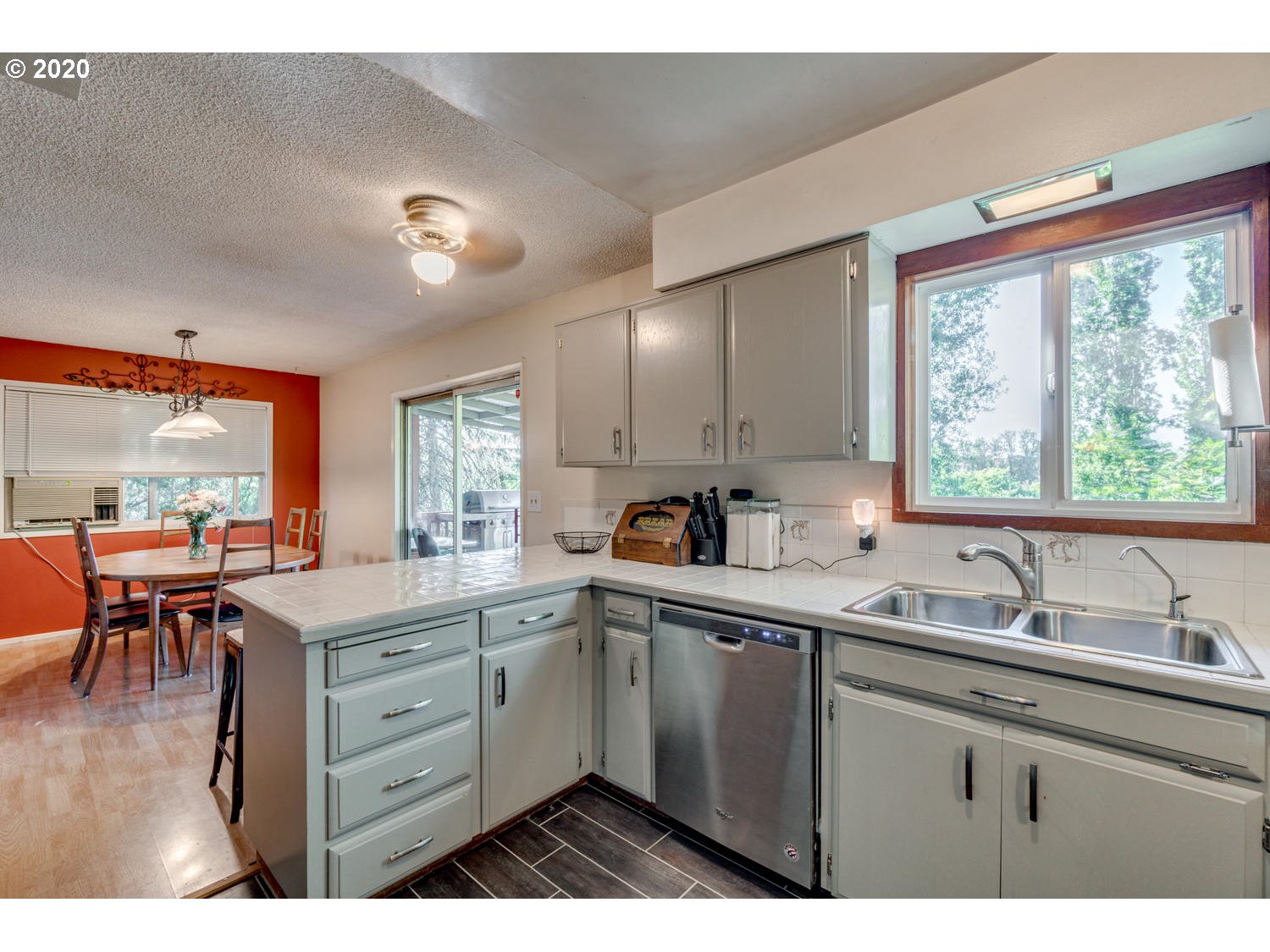 40485 Southwest Laurelwood Road Gaston, OR 97119 - Photo 13 of 31 Gallery Image 13