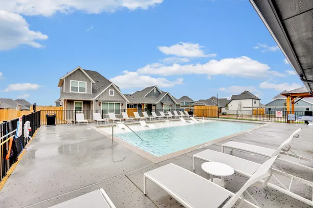 $2,049 | 10112 Conover Cmns Circle, Fort Worth, TX 76108