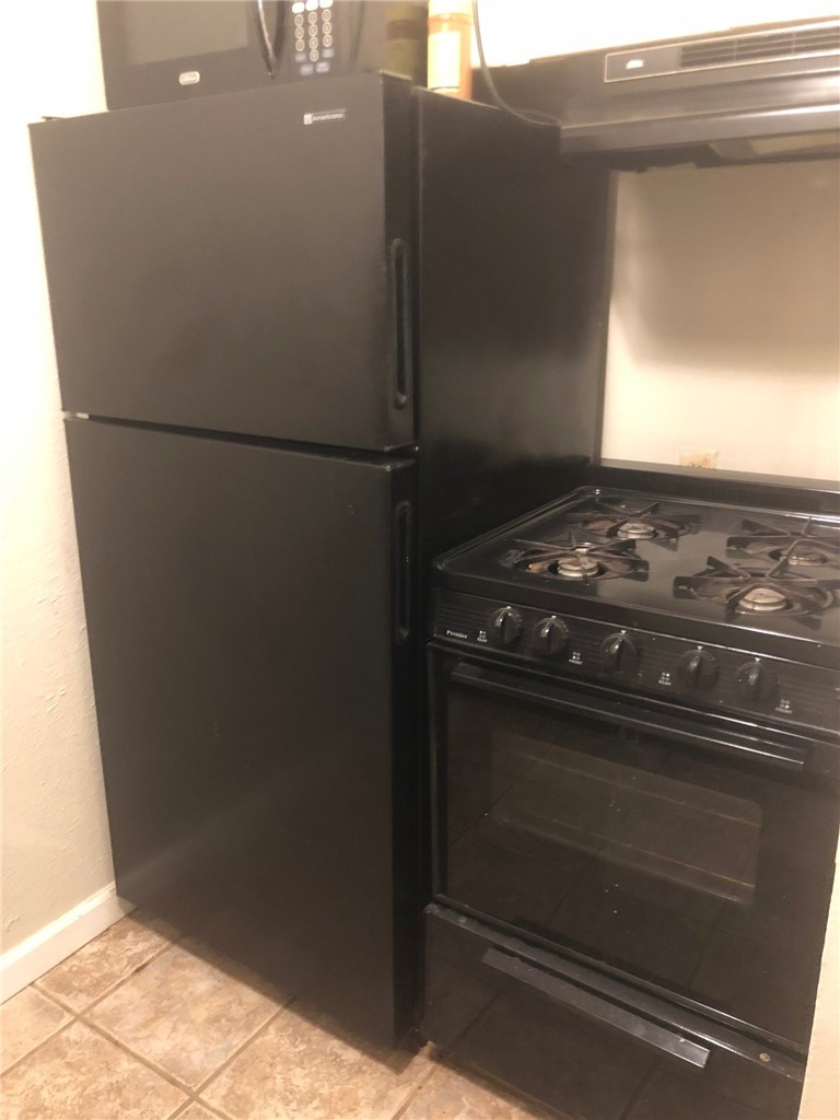 4306 Avenue A, Unit 109 Austin, TX 78751 - Photo 6 of 13 a close view of stove