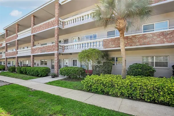 $170,000 | 2461 Rhodesian Drive, Unit 7, Clearwater, FL 33763