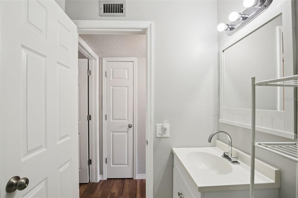 2461 Rhodesian Drive, Unit 7 Clearwater, FL 33763 - Photo 15 of 28