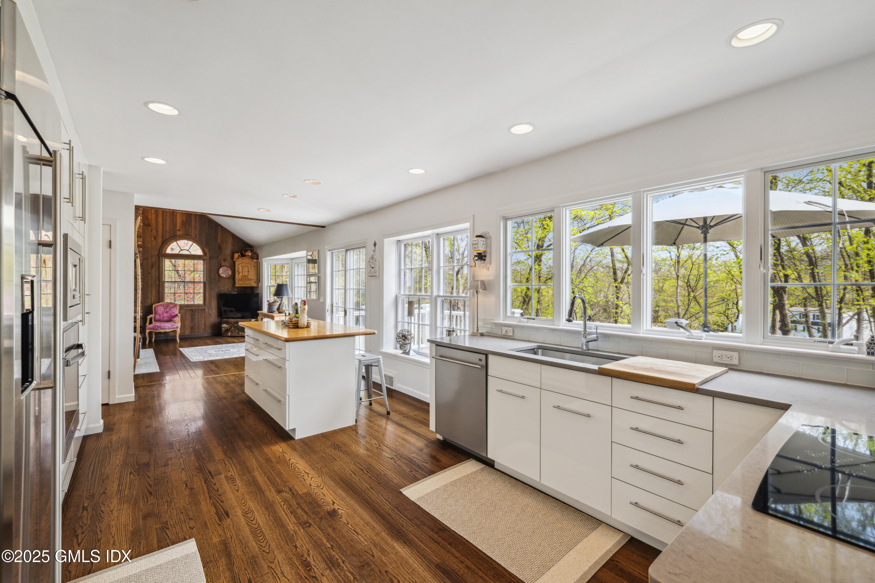 512 North Street Greenwich, CT 06830 - Photo 7 of 36 2E0A8752