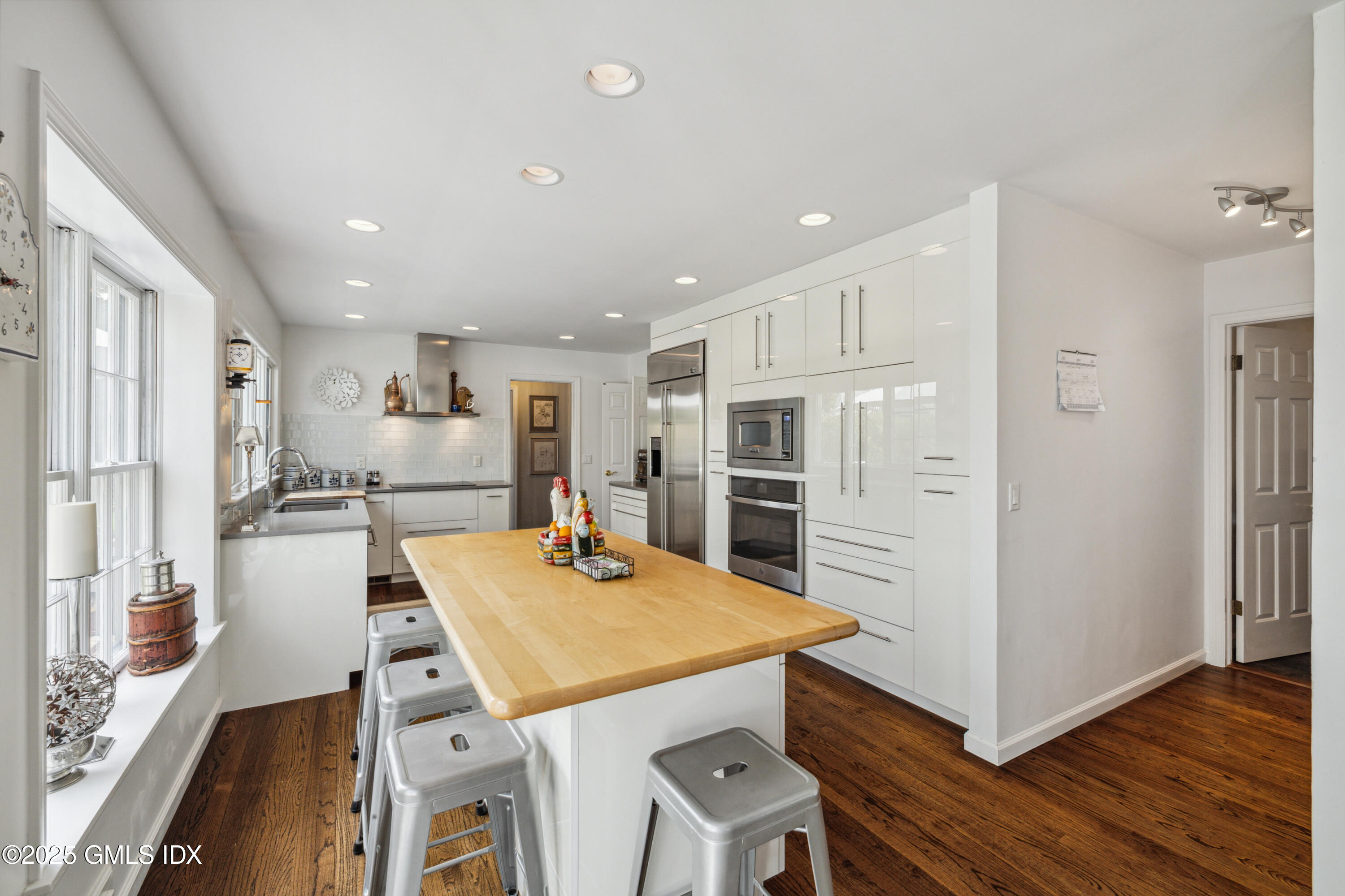 512 North Street Greenwich, CT 06830 - Photo 9 of 36 2E0A8757
