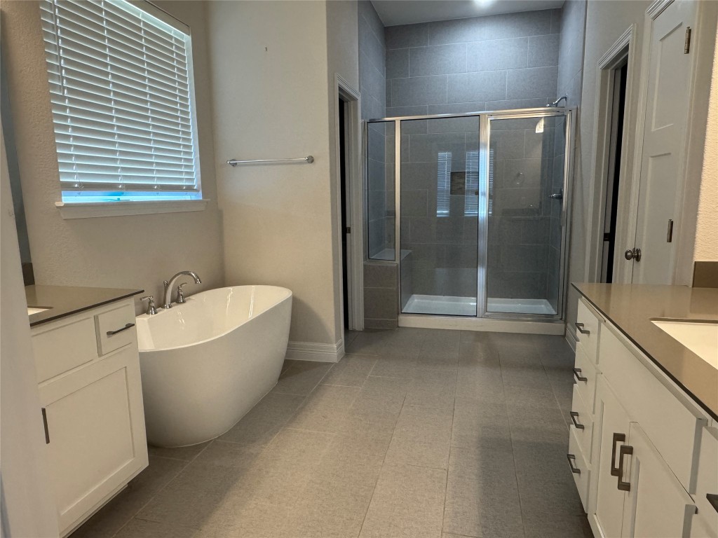 812 Karst Cove Georgetown, TX 78628 - Photo 28 of 40 a bathroom with a bathtub and shower