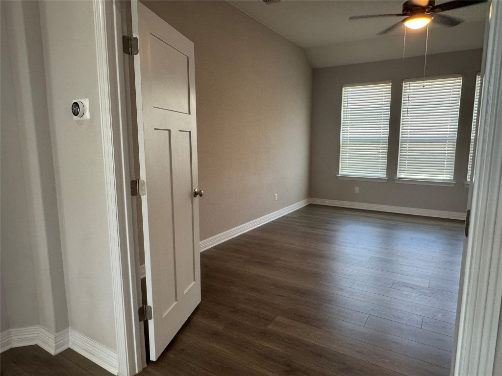 812 Karst Cove Georgetown, TX 78628 - Photo 9 of 40