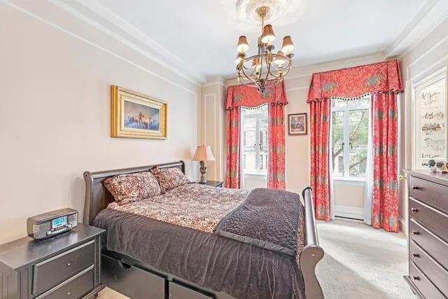 $3,250,000 | 211 Central Park West, Unit 3H | Upper West Side