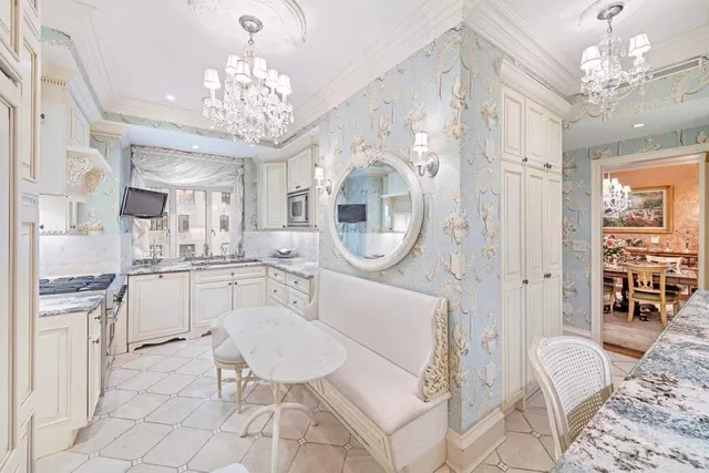 $3,250,000 | 211 Central Park West, Unit 3H | Upper West Side