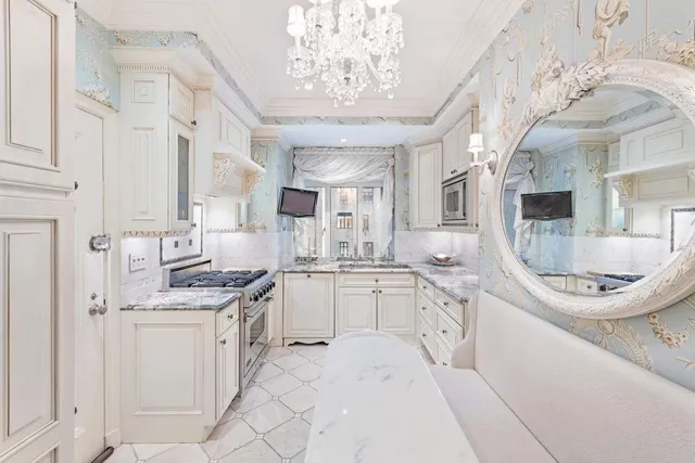 $3,250,000 | 211 Central Park West, Unit 3H | Upper West Side