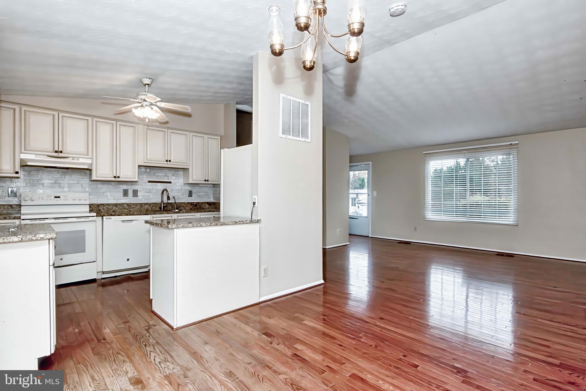12828 Pinecrest Road Herndon, VA 20171 - Photo 7 of 46