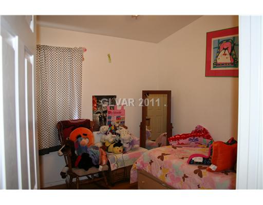 6 Rue De Parc Henderson, NV 89074 - Photo 8 of 13 Bedroom.