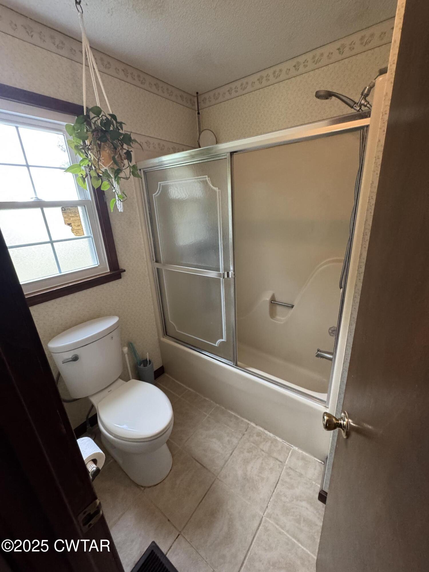 274 Fox Ridge Road Jackson, TN 38305 - Photo 12 of 16 a bathroom with a toilet and a shower