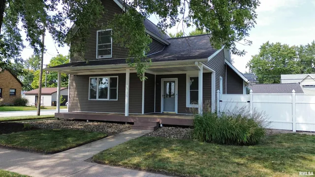 $185,000 | 801 16th Avenue, Fulton, IL 61252