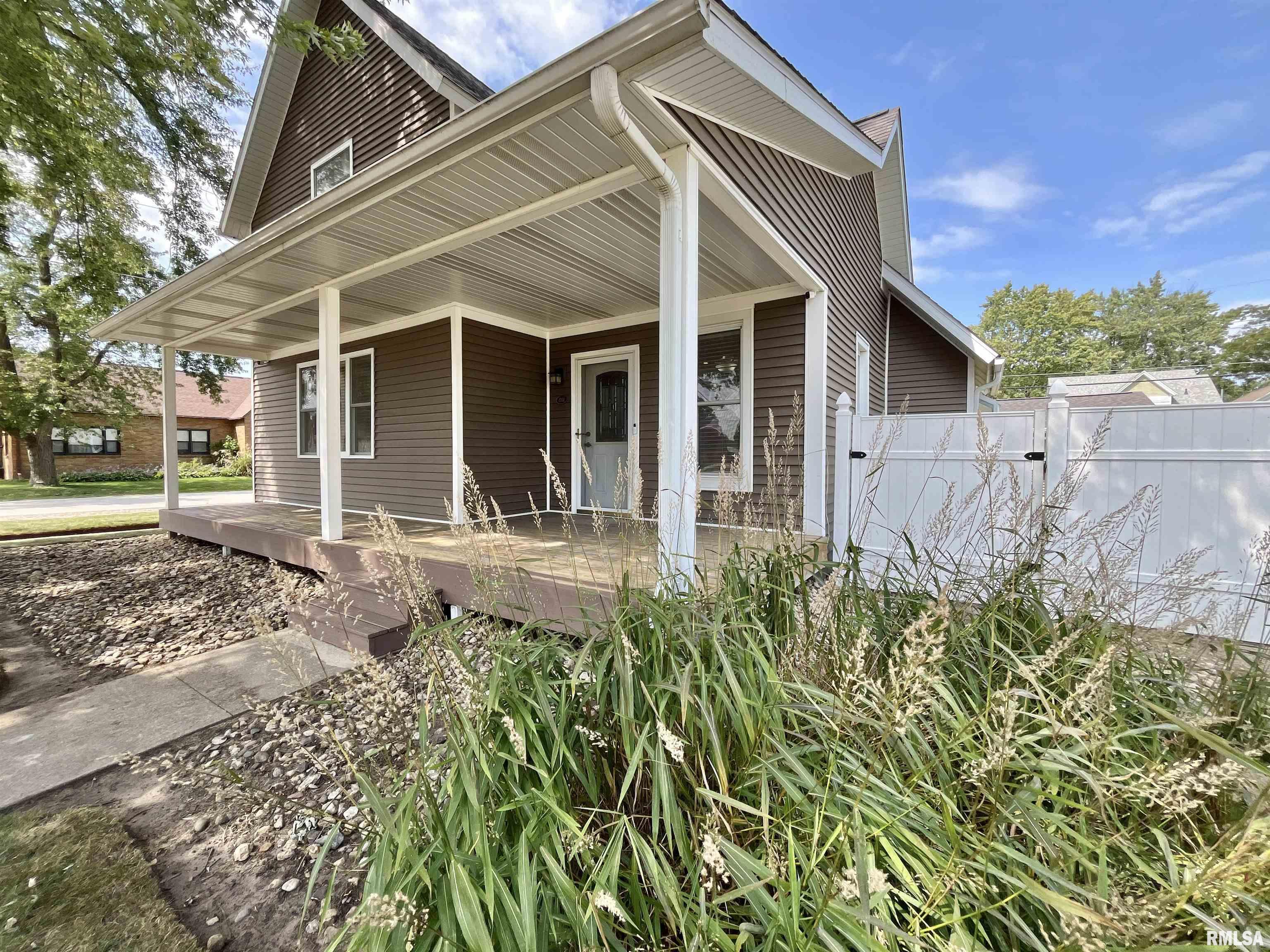 801 16th Avenue Fulton, IL 61252 - Photo 3 of 43