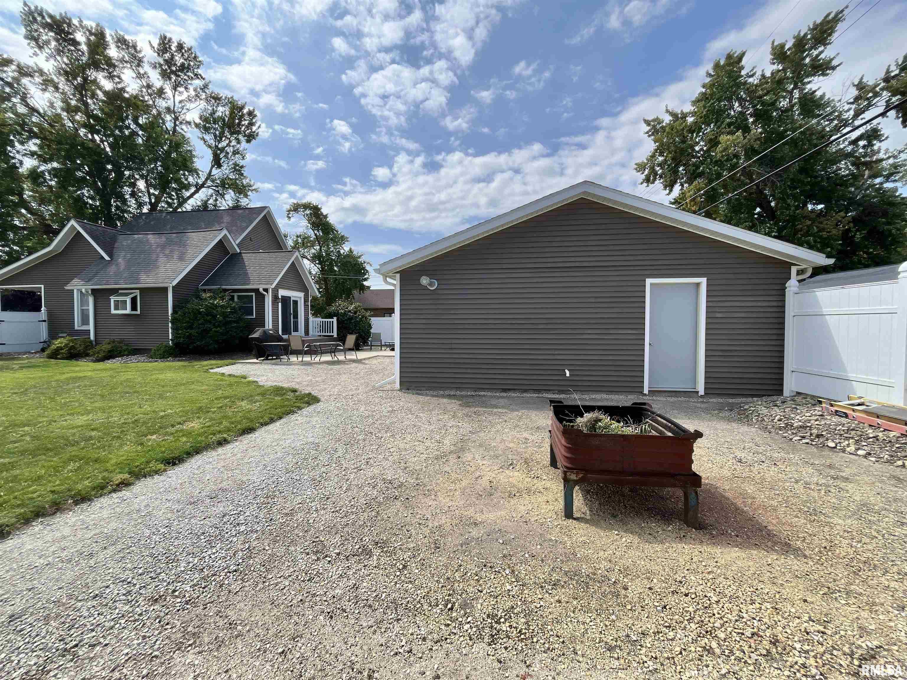 801 16th Avenue Fulton, IL 61252 - Photo 39 of 43