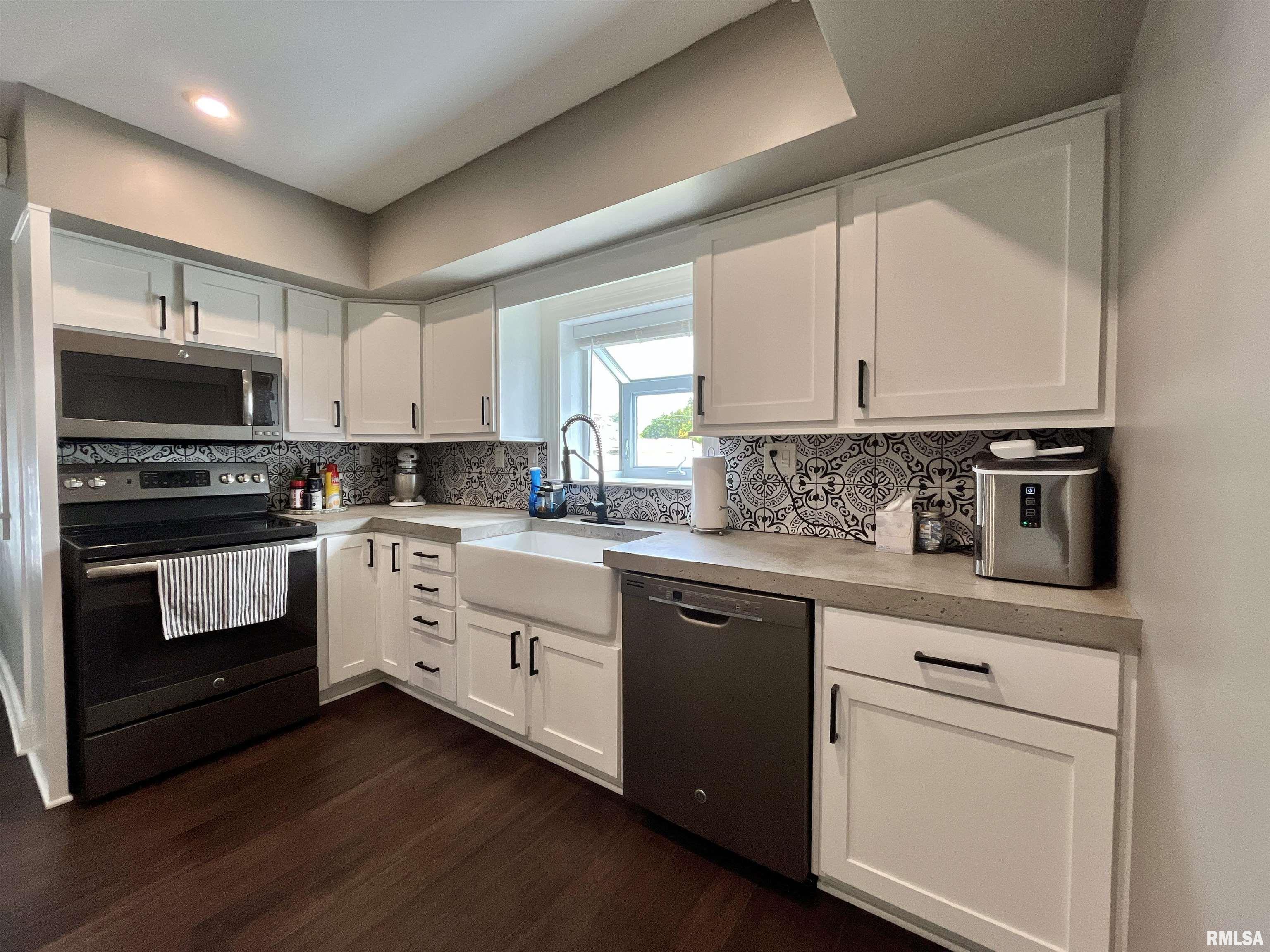 801 16th Avenue Fulton, IL 61252 - Photo 7 of 43