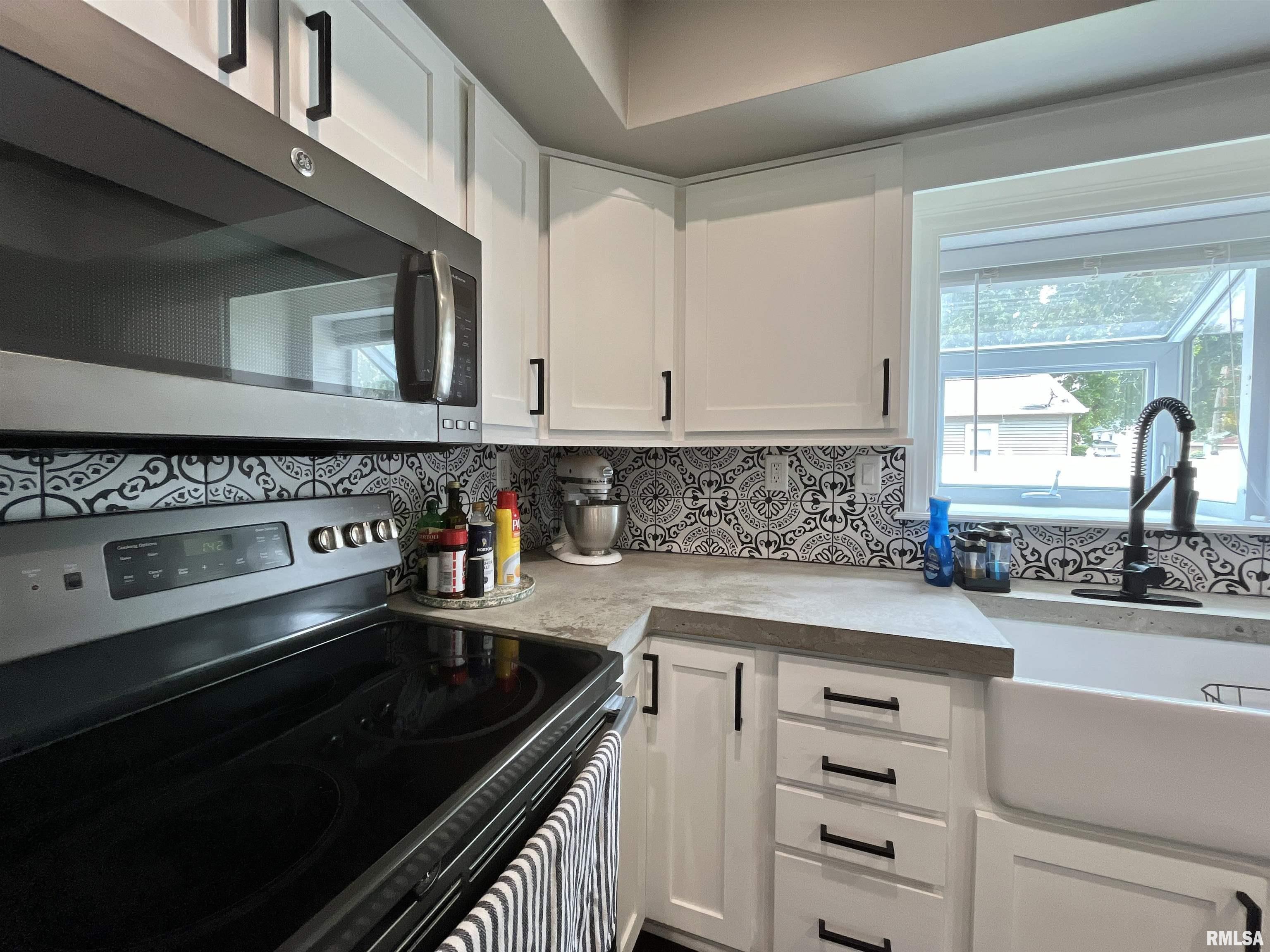 801 16th Avenue Fulton, IL 61252 - Photo 8 of 43