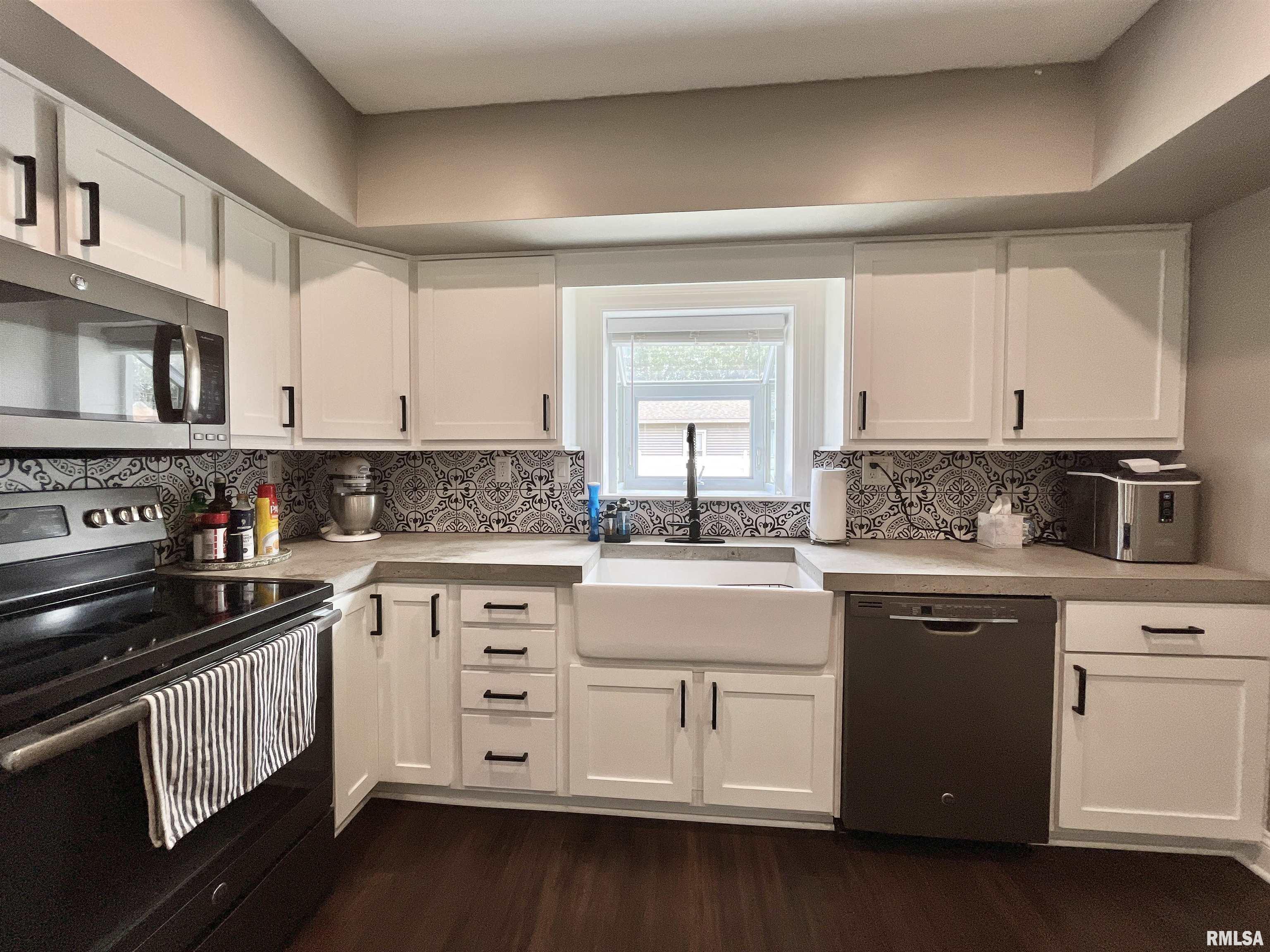 801 16th Avenue Fulton, IL 61252 - Photo 9 of 43