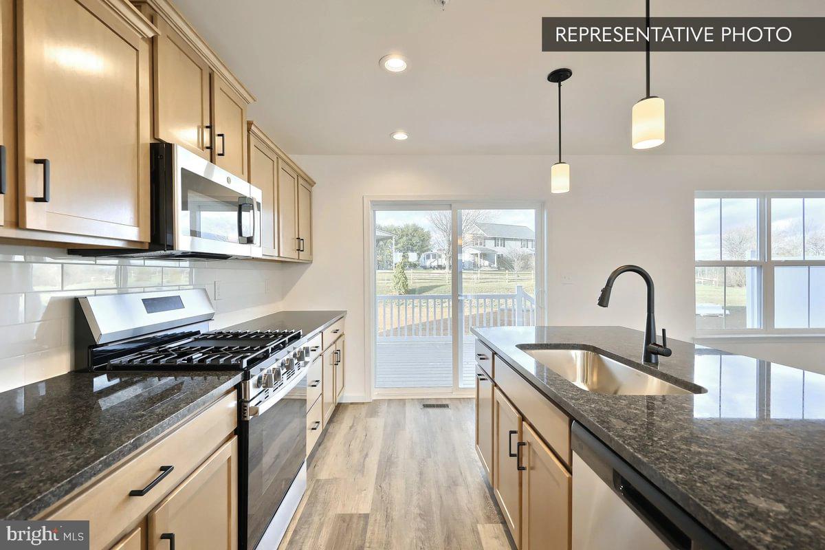 736 Fawn Way Pennsburg, PA 18073 - Photo 8 of 20
