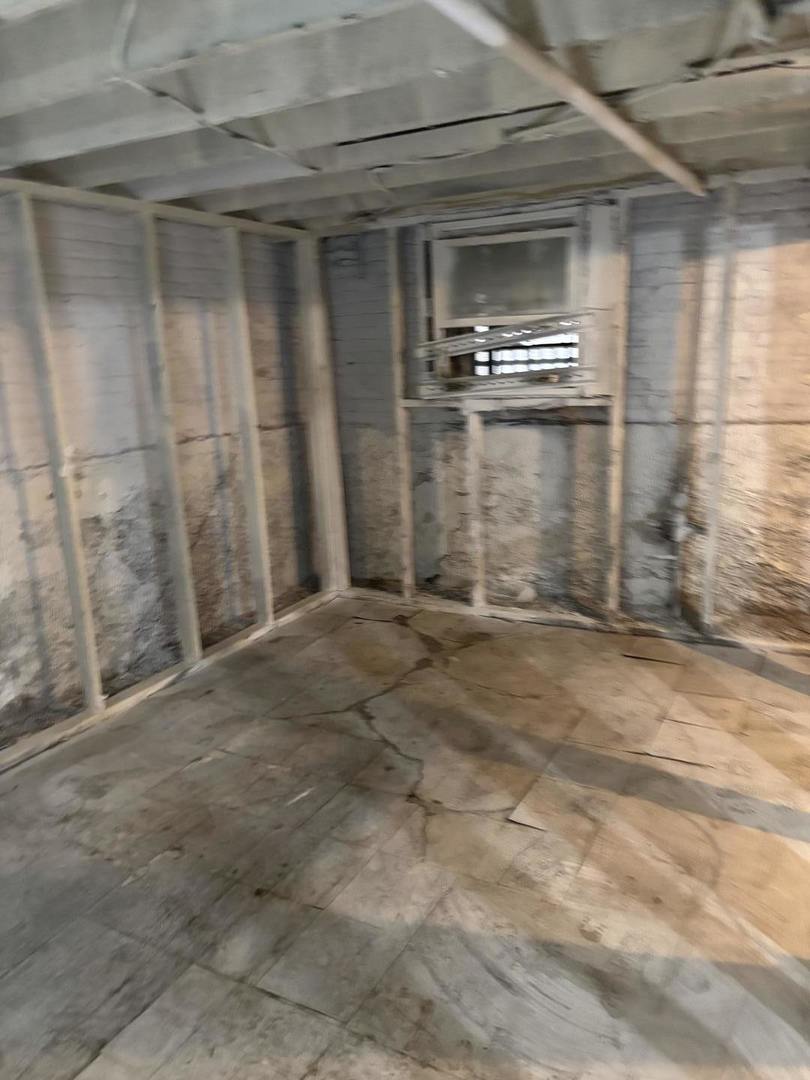 6331 South Winchester Avenue Chicago, IL 60636 - Photo 13 of 30 a view of a car garage