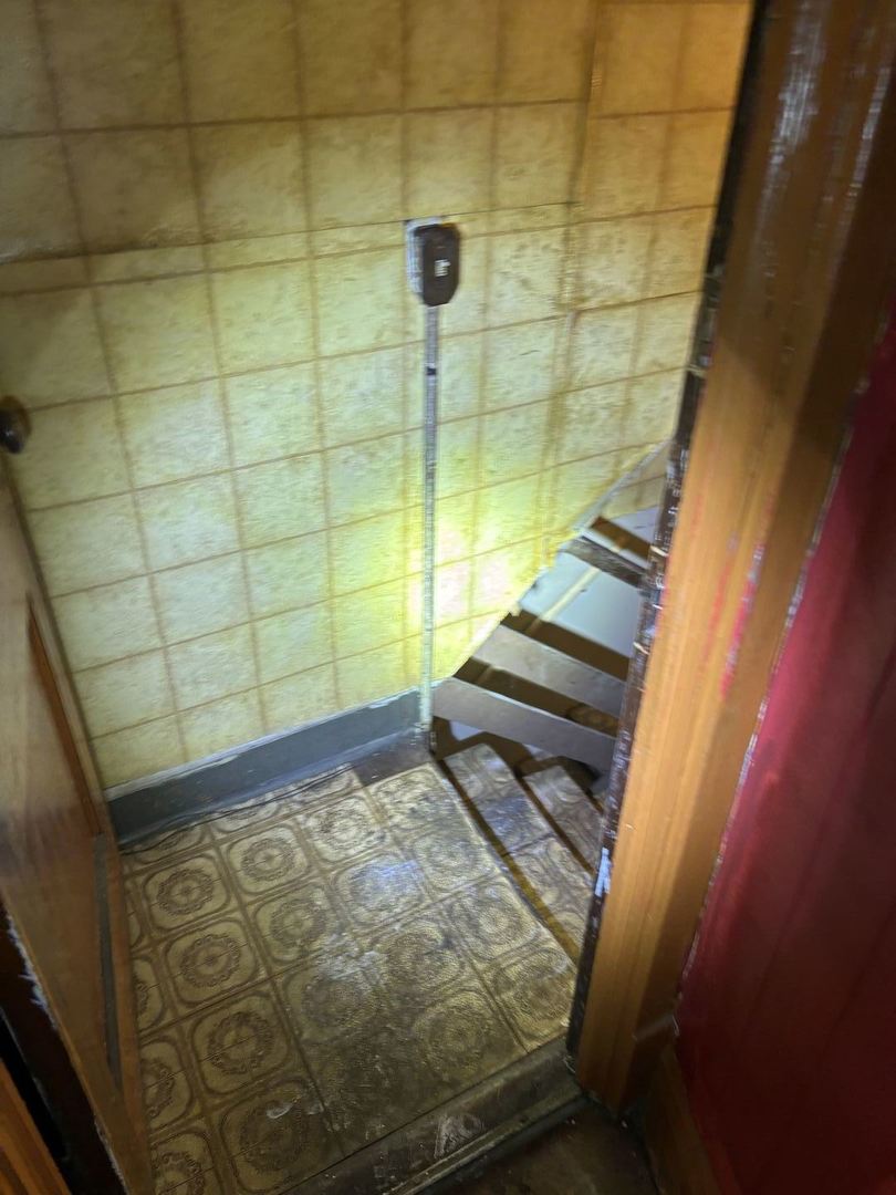 6331 South Winchester Avenue Chicago, IL 60636 - Photo 10 of 30 a view of wooden floor