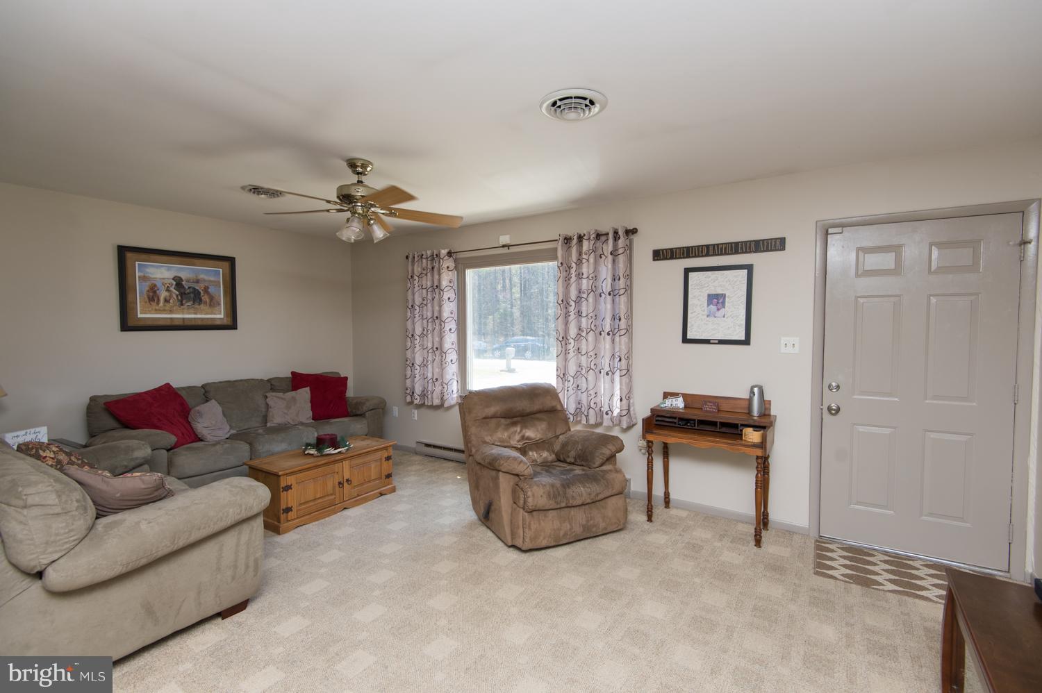 6858 North Tara Road Federalsburg, MD 21632 - Photo 3 of 30 Living Room