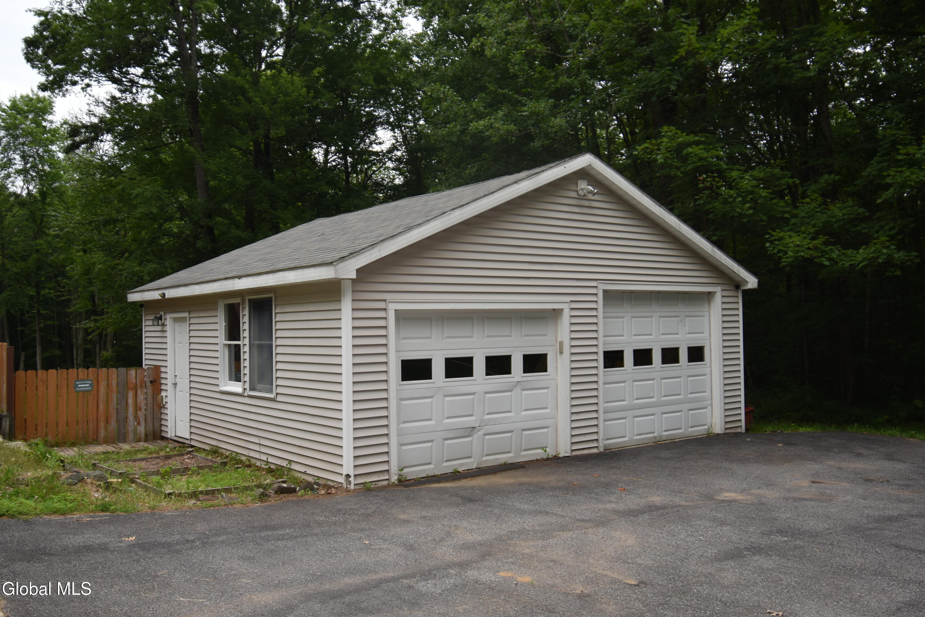 52 Brightman Road Mechanicville, NY 12118 - Photo 3 of 28 DSC_0004