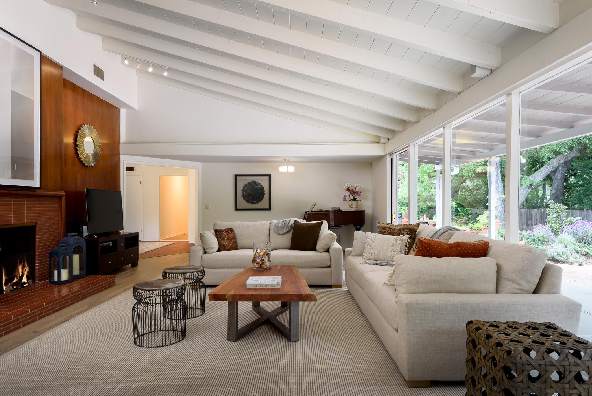 621 Del Norte Road Ojai, CA 93023 - Photo 3 of 22 LivingRoom3