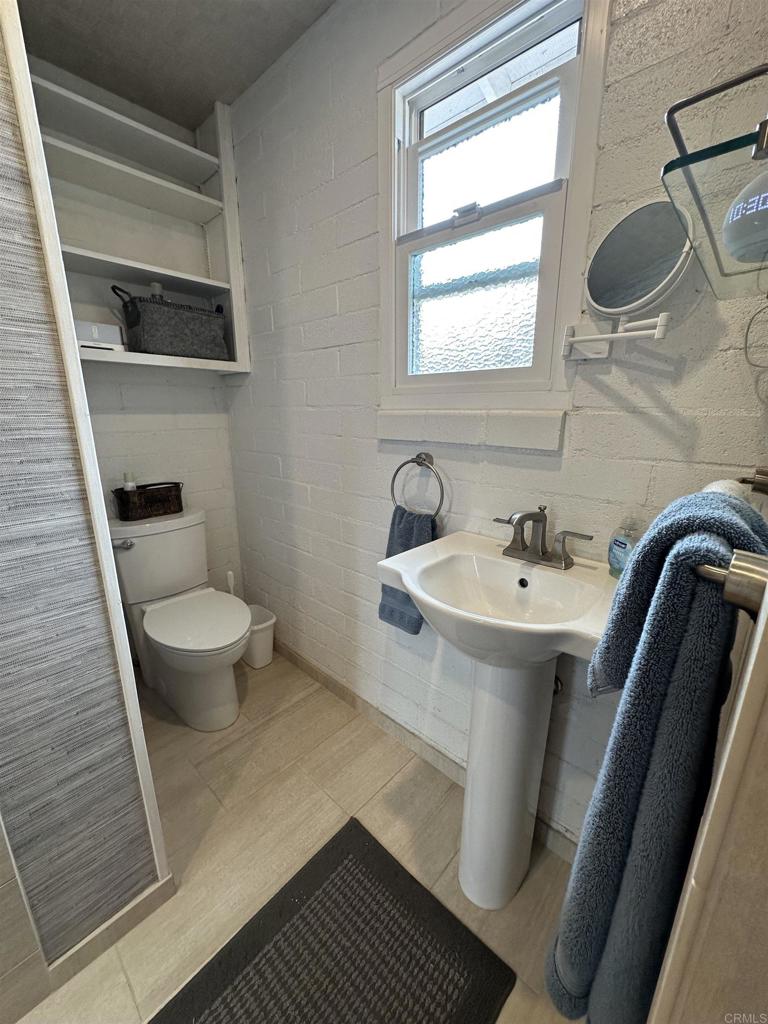 1001 Riverview Drive Fallbrook, CA 92028 - Photo 28 of 36 Detached cabana room