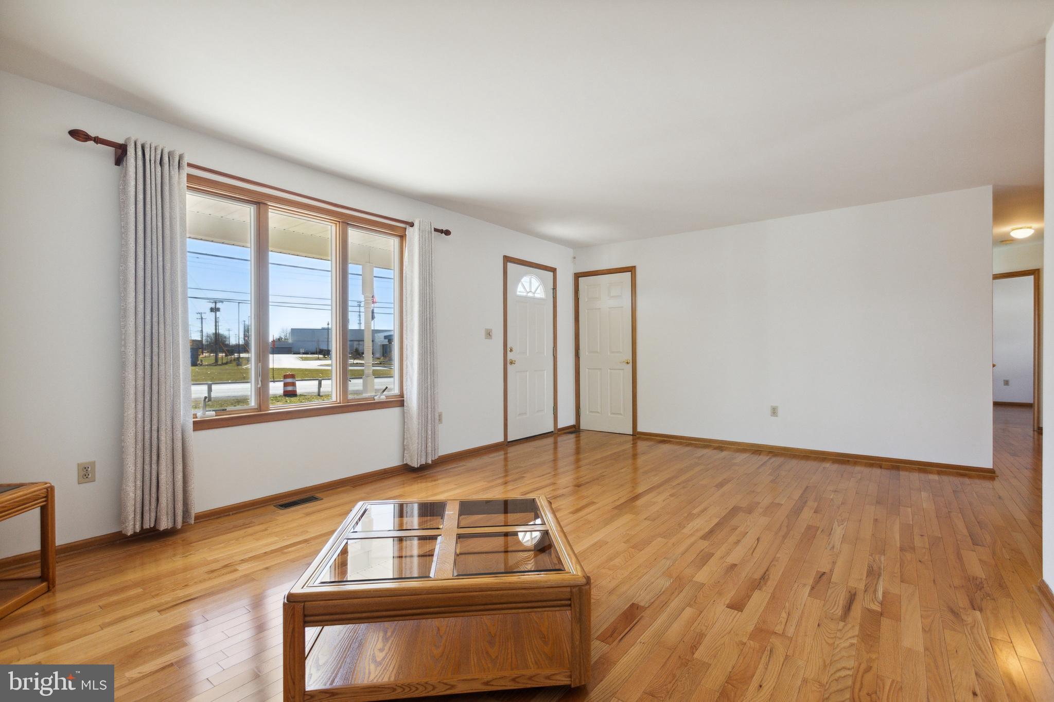 1928 Almond Road Vineland, NJ 08360 - Photo 4 of 30 Living Room