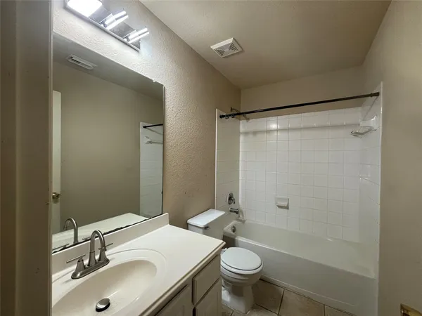 $1,950 | 2727 Chatford Hollow Lane, Houston, TX 77014