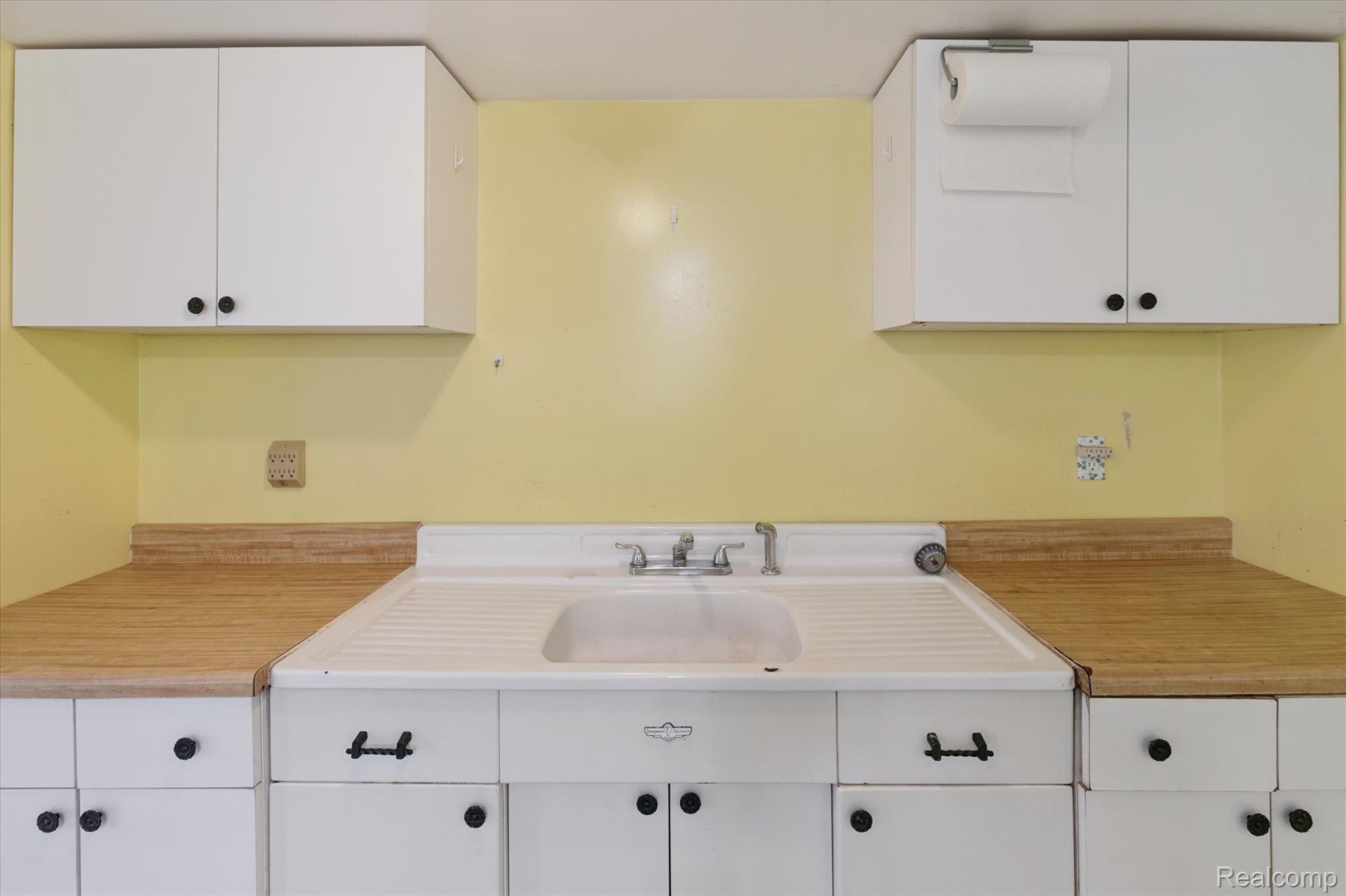 37801 Ash Road New Boston, MI 48164 - Photo 19 of 39 23-37801-Ash-Rd-New-Boston-MI-48164-WindowStill-17.jpg