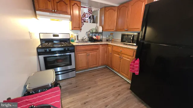 a view of a workspace with furniture