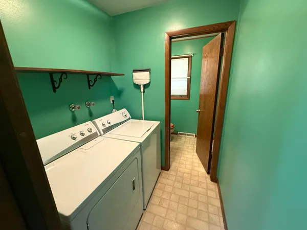 $299,900 | 925 East Ridlington Avenue, Shawano, WI 54166