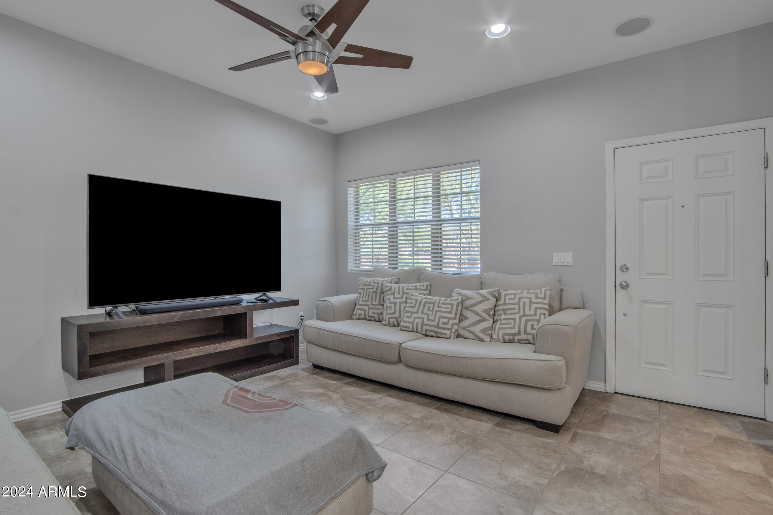 3935 East Rough Rider Road, Unit 1233 Phoenix, AZ 85050 - Photo 12 of 32 Living Room