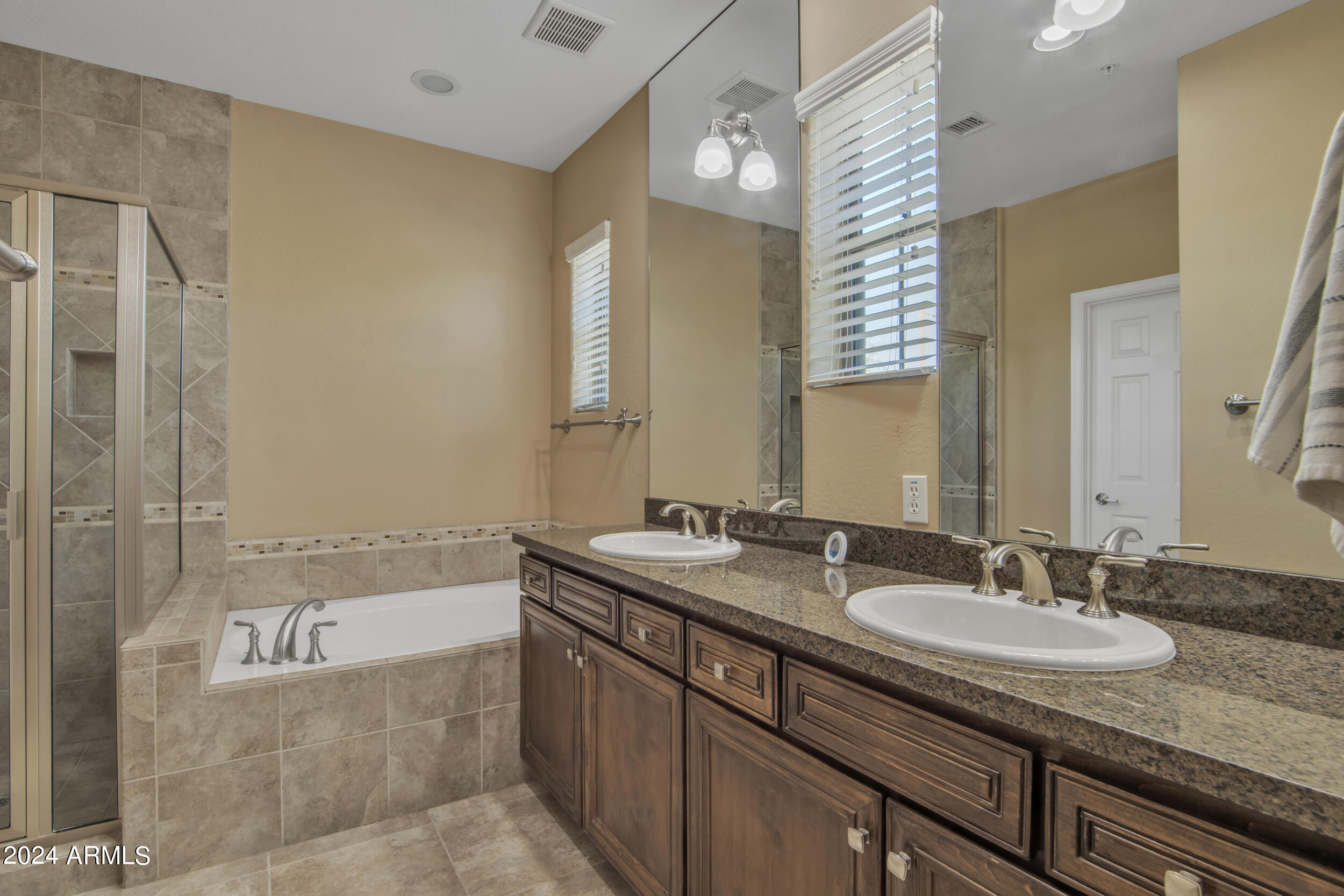 3935 East Rough Rider Road, Unit 1233 Phoenix, AZ 85050 - Photo 20 of 32 Bathroom