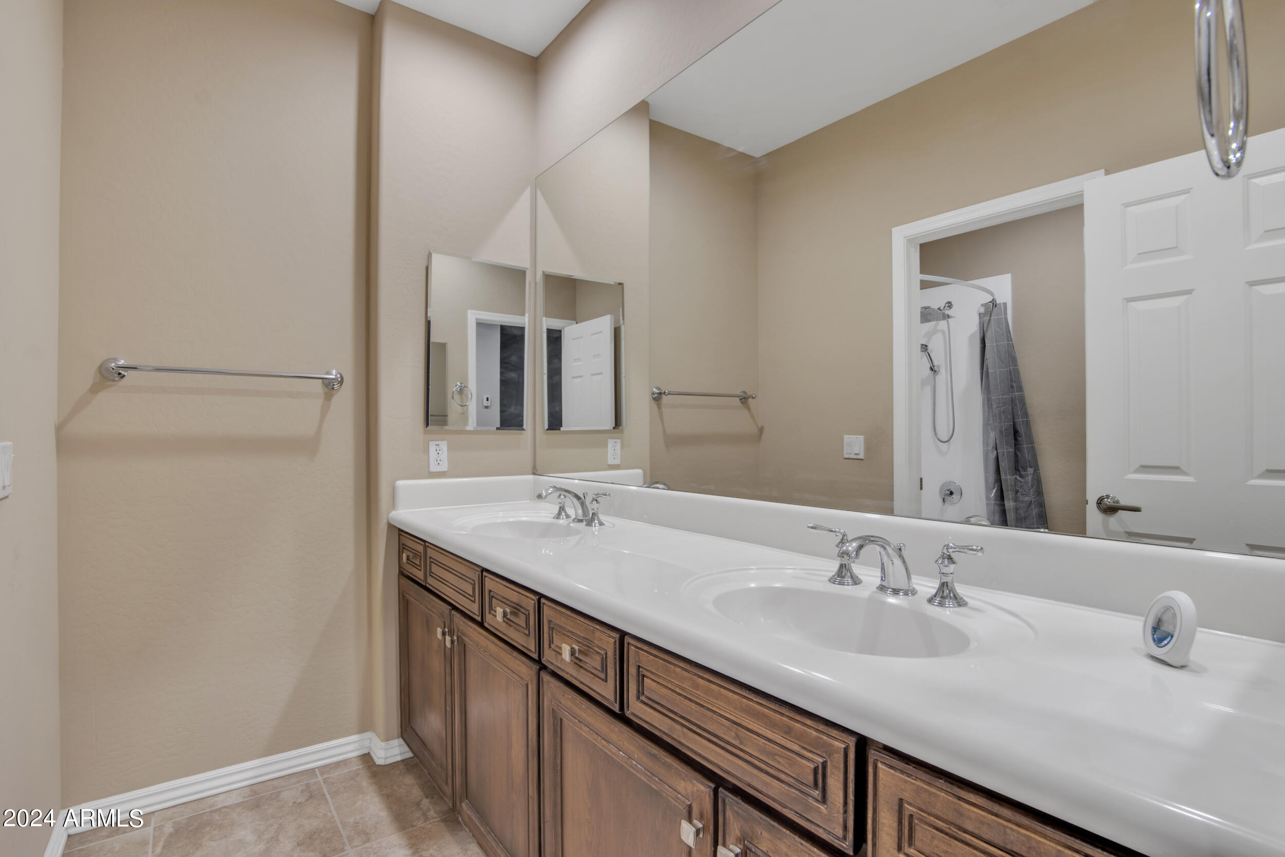 3935 East Rough Rider Road, Unit 1233 Phoenix, AZ 85050 - Photo 27 of 32 Bathroom