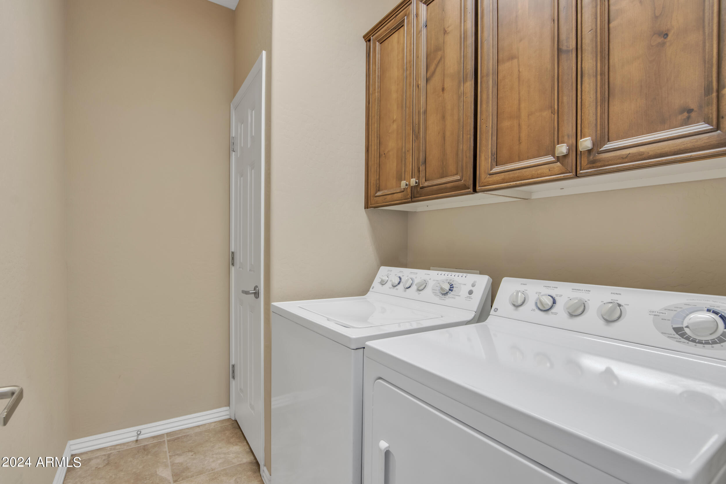 3935 East Rough Rider Road, Unit 1233 Phoenix, AZ 85050 - Photo 29 of 32 Laundry