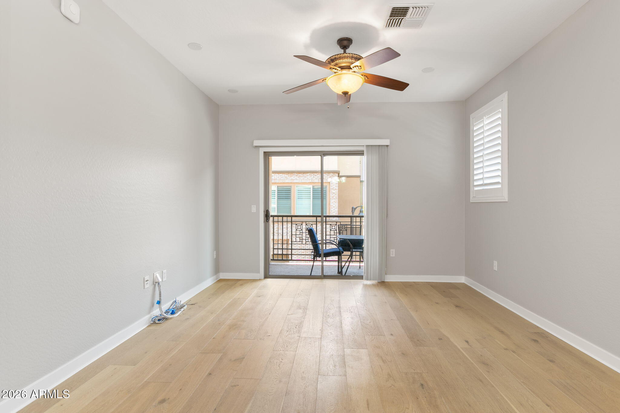 17850 North 68th Street, Unit 1011 Phoenix, AZ 85054 - Photo 13 of 35 Open living room