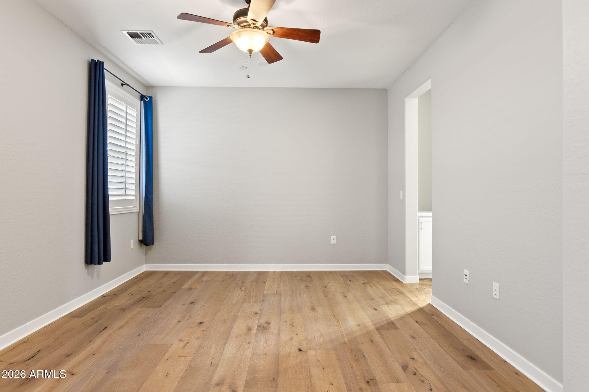 17850 North 68th Street, Unit 1011 Phoenix, AZ 85054 - Photo 17 of 35 Master suite