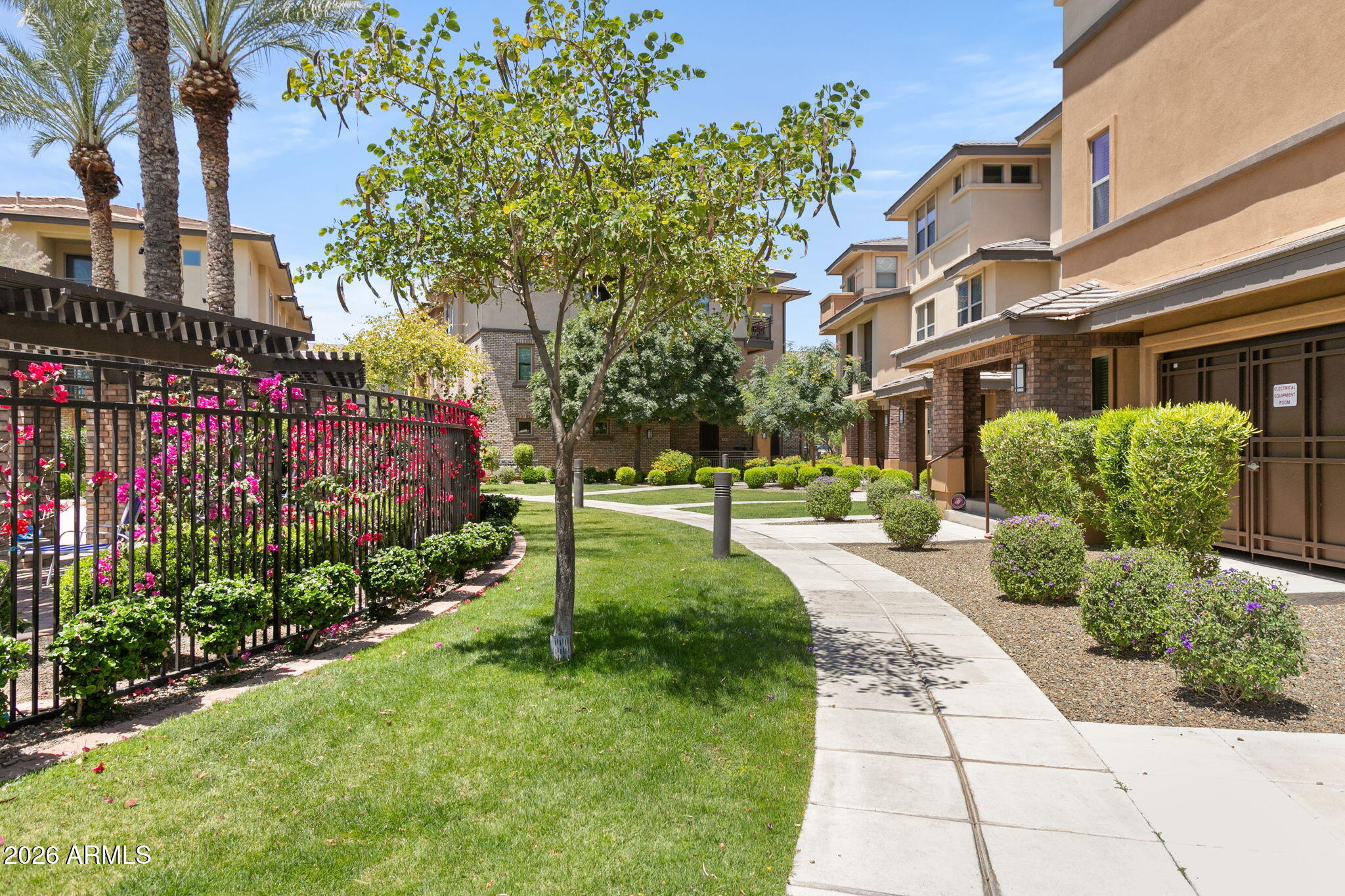 17850 North 68th Street, Unit 1011 Phoenix, AZ 85054 - Photo 30 of 35 Dog run