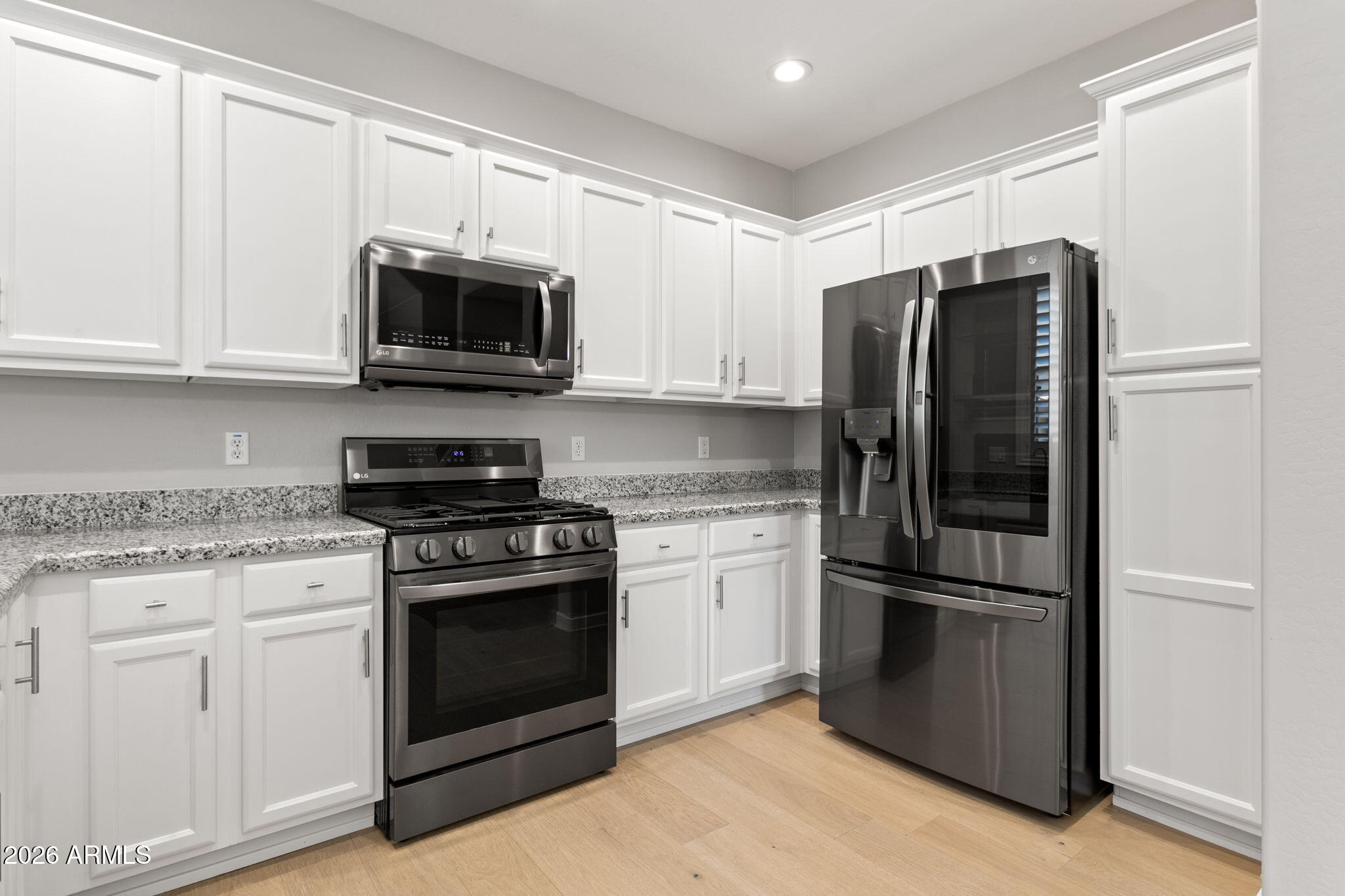 17850 North 68th Street, Unit 1011 Phoenix, AZ 85054 - Photo 8 of 35 Kitchen