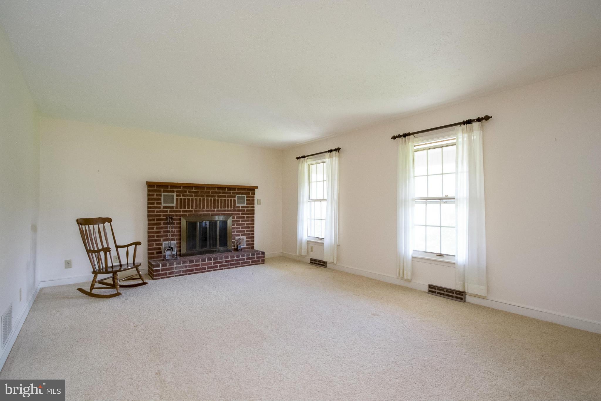 11545 Fort Valley Road Fort Valley, VA 22652 - Photo 7 of 30 Living Room