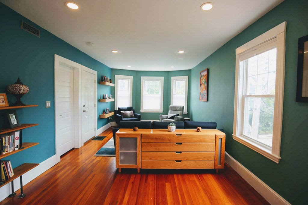 254 Upland Road, Unit 2 Cambridge, MA 02140 - Photo 5 of 34 a room with wooden floor and furniture