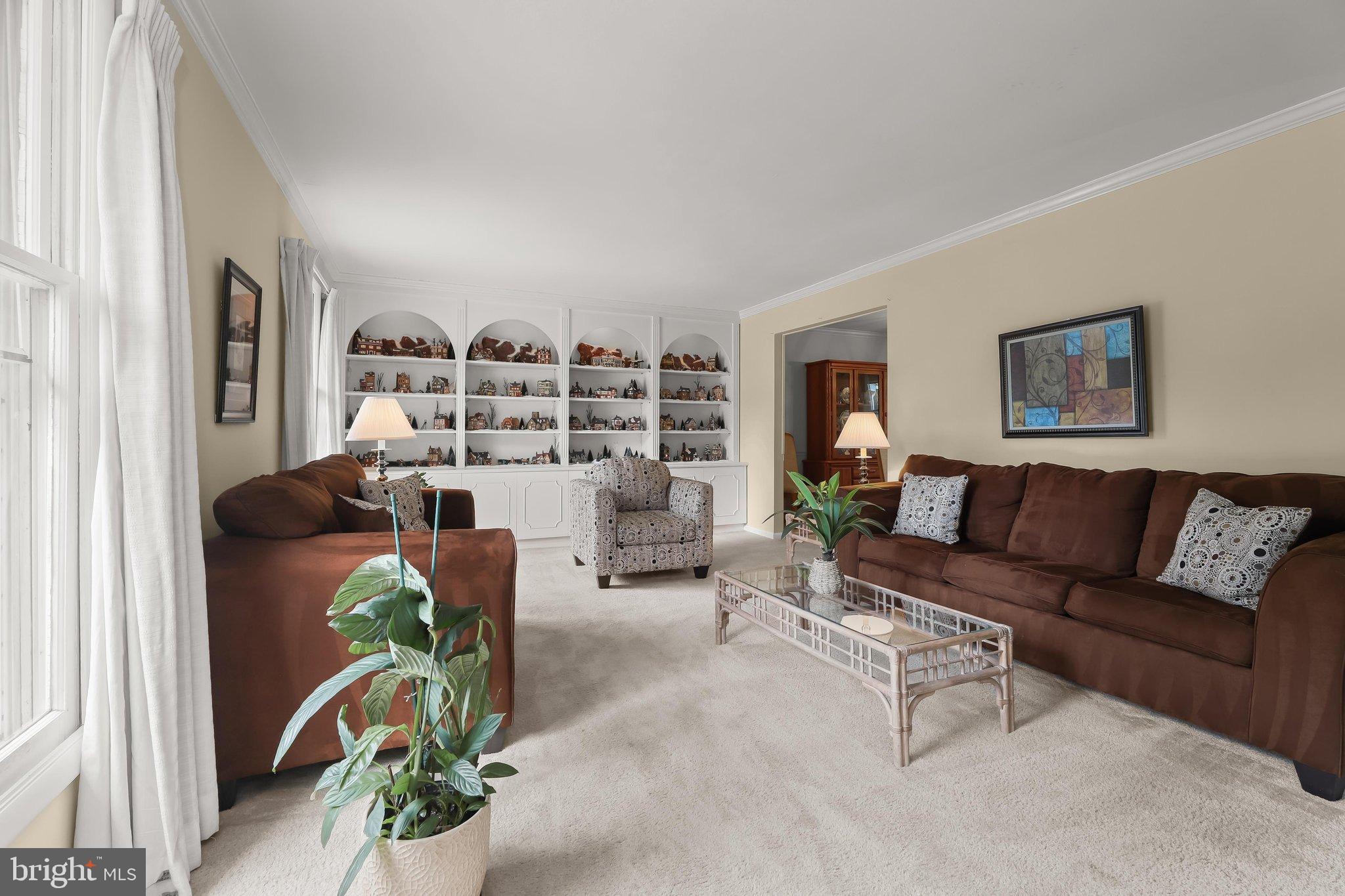 914 Farmstead Road Cockeysville, MD 21030 - Photo 5 of 61 Living Room