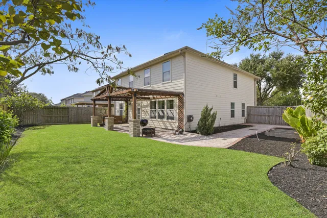 a view of a house with backyard and sitting area